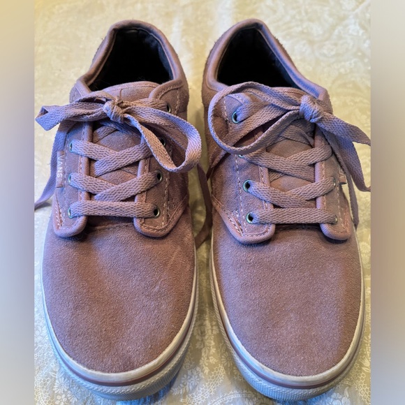 Vans Youth size 4 Low Top Suede Skateboarding Shoes, padded tongue. - Picture 10 of 11